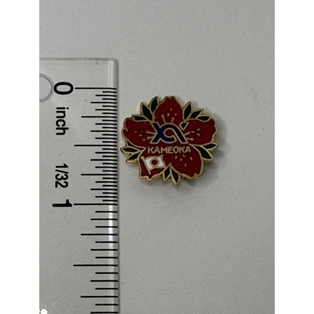 Vintage Kameoka Japan Red Flower Brooch Pin Gold Tone Metal Flag